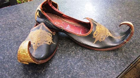 curly indian shoes